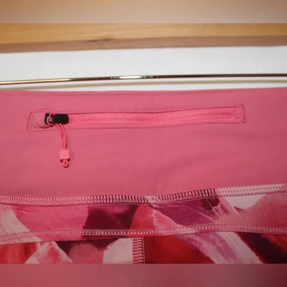 NWT Athleta Printer Run with It 3.5” Shorts Size XL - Picture 12 of 13